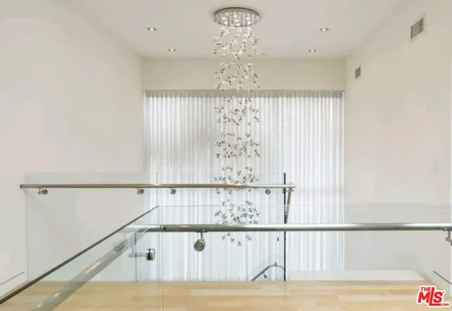 $15,999 | 6620 West 5th Street, Los Angeles, CA 90048