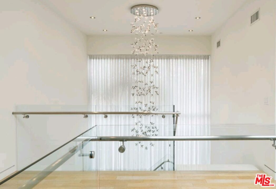 6620 West 5th Street Los Angeles, CA 90048 - Photo 23 of 34 a view of entryway