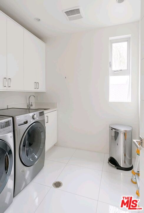 6620 West 5th Street Los Angeles, CA 90048 - Photo 29 of 34 a utility room with sink dryer and washer