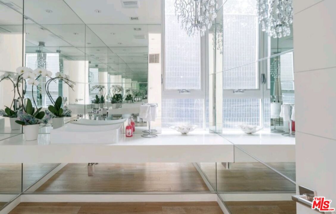 6620 West 5th Street Los Angeles, CA 90048 - Photo 30 of 34 a view of a living room and entry way