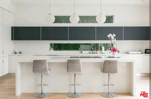 $15,999 | 6620 West 5th Street, Los Angeles, CA 90048