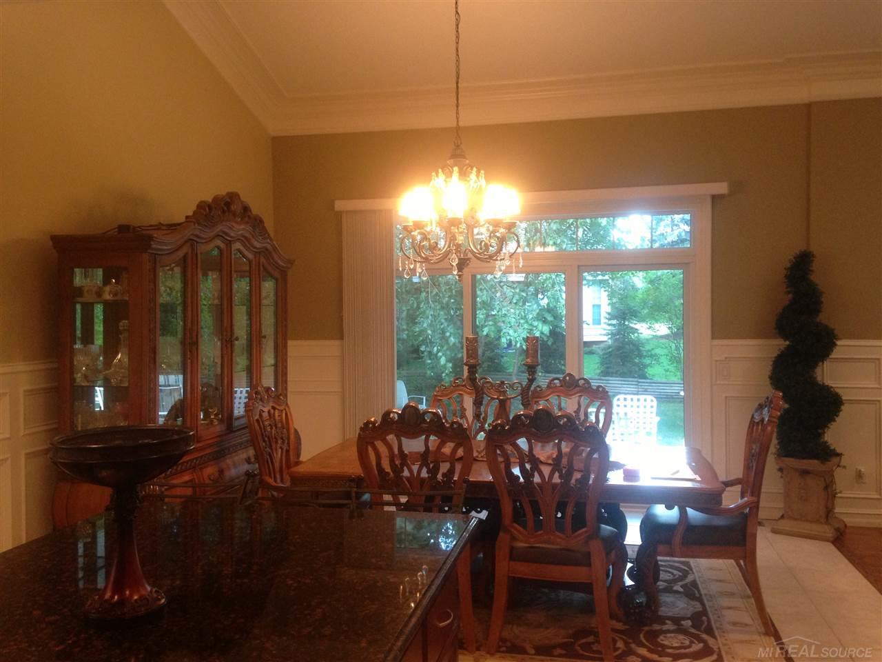 347 Mystic Rochester, MI 48306 - Photo 6 of 30 31259393-5.JPG