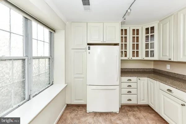 $2,300 | 2954 Yarling Court, Unit 2954, Falls Church, VA 22042