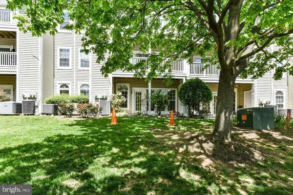 $2,300 | 2954 Yarling Court, Unit 2954, Falls Church, VA 22042