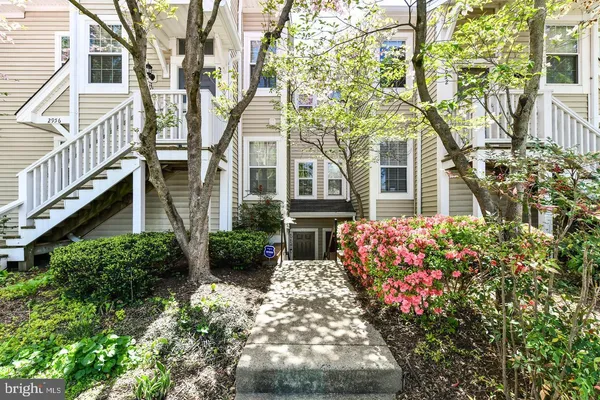 $2,300 | 2954 Yarling Court, Unit 2954, Falls Church, VA 22042