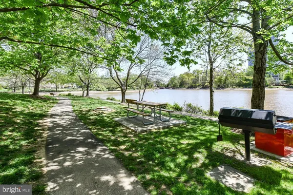$2,300 | 2954 Yarling Court, Unit 2954, Falls Church, VA 22042