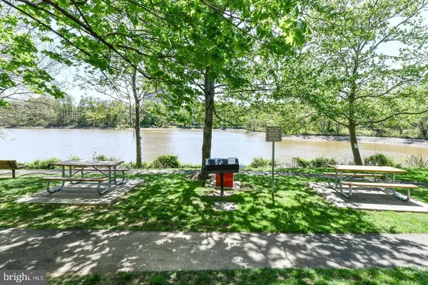 $2,300 | 2954 Yarling Court, Unit 2954, Falls Church, VA 22042