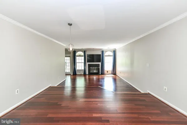 $2,300 | 2954 Yarling Court, Unit 2954, Falls Church, VA 22042