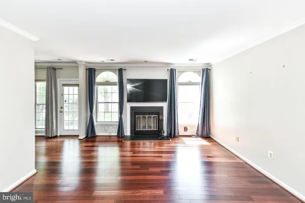 $2,300 | 2954 Yarling Court, Unit 2954, Falls Church, VA 22042