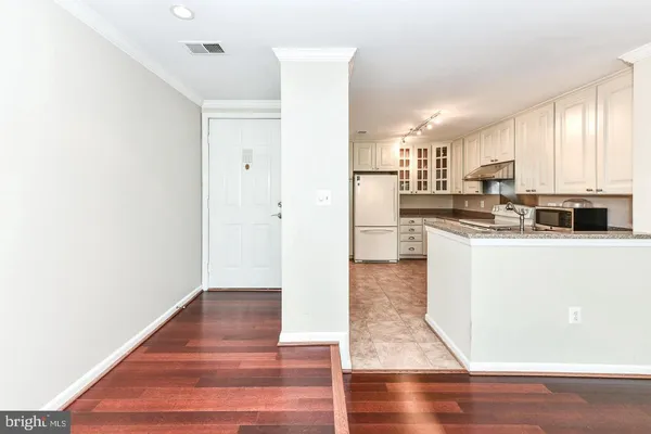 $2,300 | 2954 Yarling Court, Unit 2954, Falls Church, VA 22042