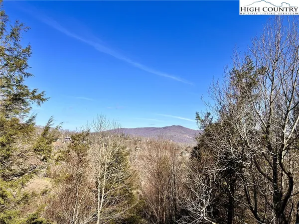 $309,000 | 367 Skyleaf Drive, Unit D4, Sugar Mountain, NC 28604