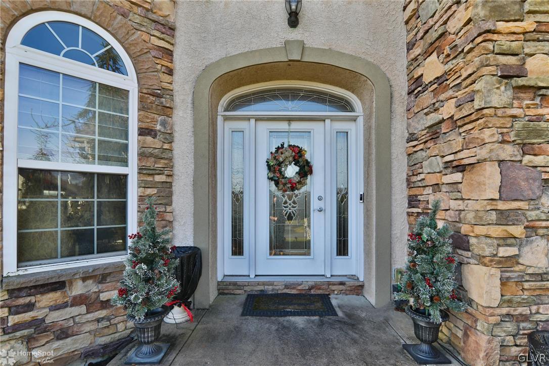 423 Keystone Court Bath, PA 18014 - Photo 4 of 47 Gallery Image 4