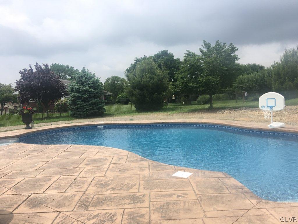 423 Keystone Court Bath, PA 18014 - Photo 41 of 47 Gallery Image 41