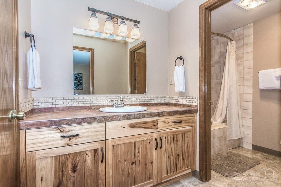 18138 Modoc Lane Sunriver, OR 97707 - Photo 21 of 25 The Guest Bath again has tiled floors an