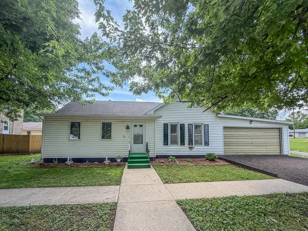 $137,750 | 305 North William Street, Farmer City, IL 61842