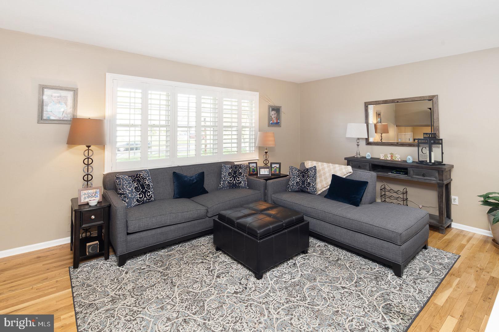 22 Apollo Drive Hamilton, NJ 08620 - Photo 4 of 30