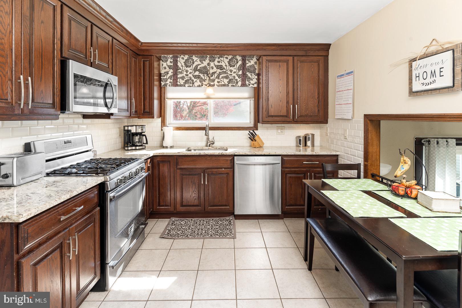 22 Apollo Drive Hamilton, NJ 08620 - Photo 9 of 30