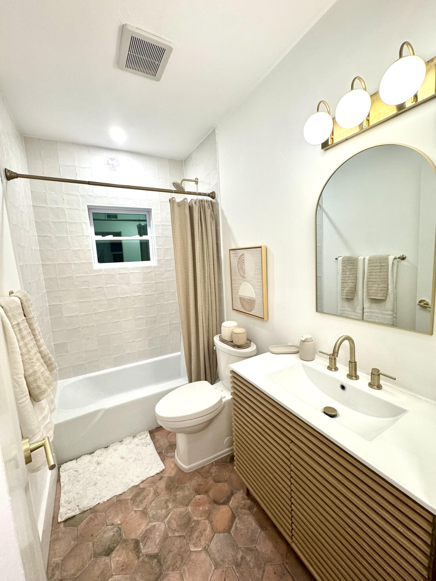 214 Northeast 9th Street Delray Beach, FL 33444 - Photo 13 of 16 BATH