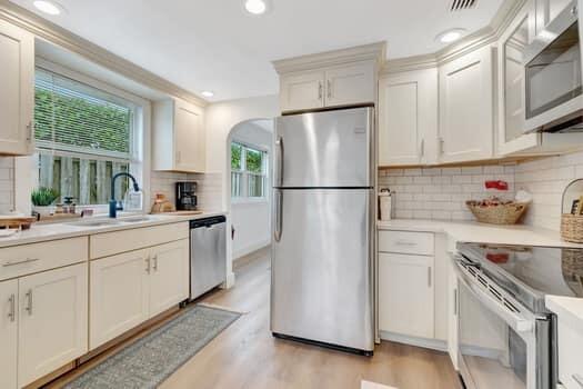 214 Northeast 9th Street Delray Beach, FL 33444 - Photo 6 of 16 KITCHEN