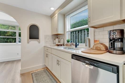 214 Northeast 9th Street Delray Beach, FL 33444 - Photo 7 of 16 KITCHEN
