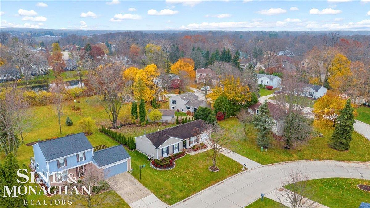 805 Bolinger Street Rochester, MI 48307 - Photo 2 of 35 50161800-9551fc6f-b551-48b4-9527-4a0e5a4ddfa2.JPG