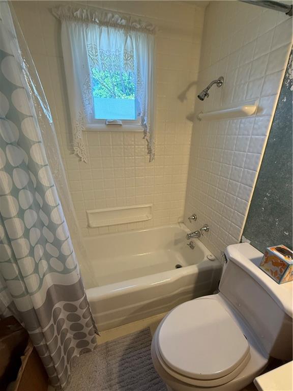 2801 7th Street Road New Kensington, PA 15068 - Photo 16 of 22 a bathroom with a toilet and a bath tub