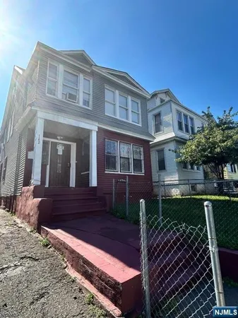 $2,500 | 142 Mapes Avenue, Newark, NJ 07112