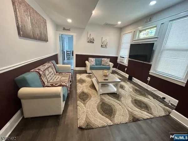 $2,500 | 142 Mapes Avenue, Newark, NJ 07112