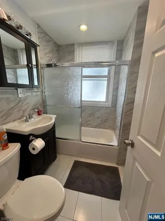 $2,500 | 142 Mapes Avenue, Newark, NJ 07112