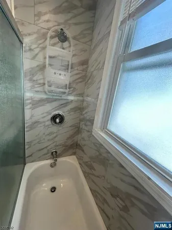 $2,500 | 142 Mapes Avenue, Newark, NJ 07112