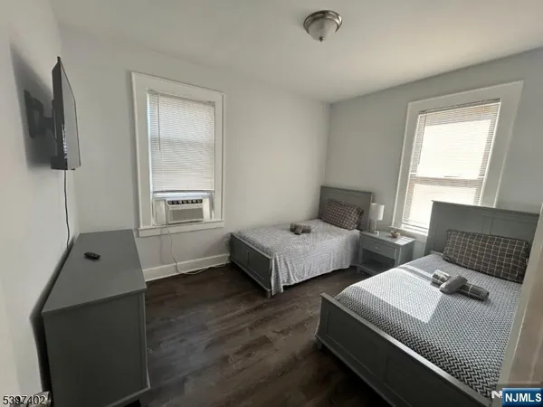 $2,500 | 142 Mapes Avenue, Newark, NJ 07112