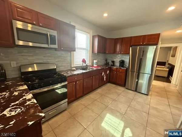 $2,500 | 142 Mapes Avenue, Newark, NJ 07112