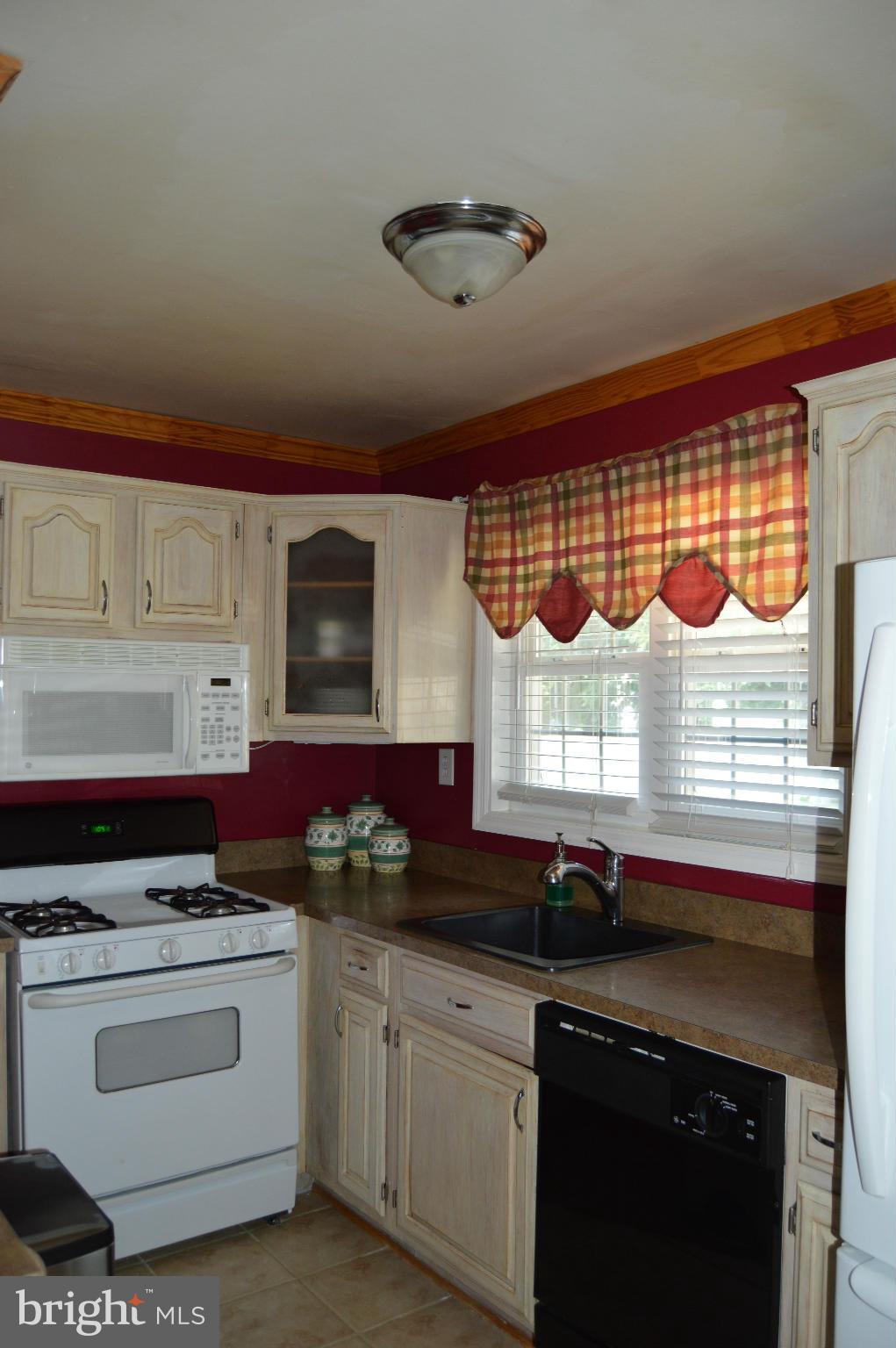 1844 Ridgewick Road Glen Burnie, MD 21061 - Photo 2 of 7 Kitchen