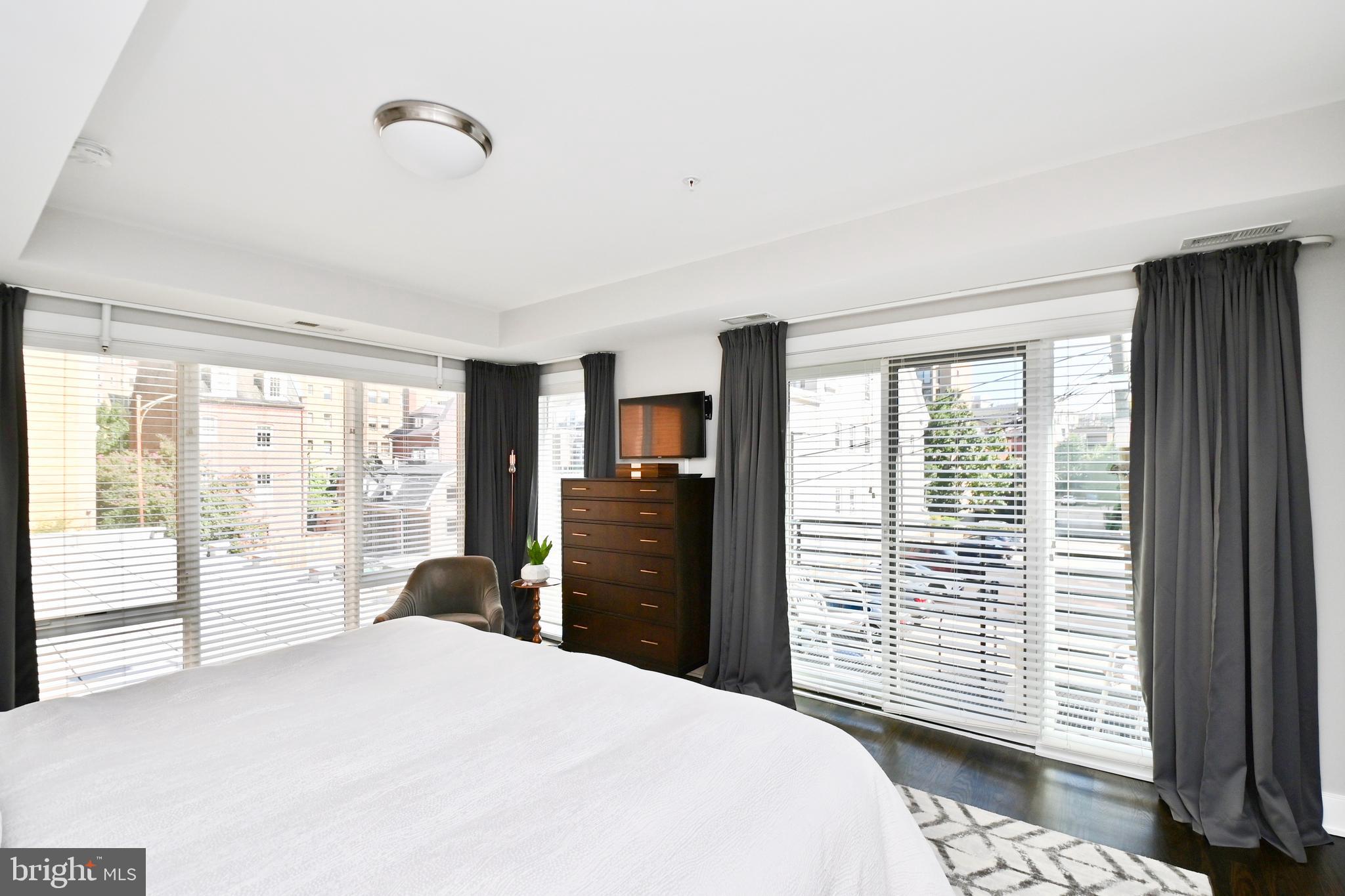 2012 Kalorama Road Northwest, Unit 8 Washington, DC 20009 - Photo 37 of 45 a bedroom with a large bed and large window