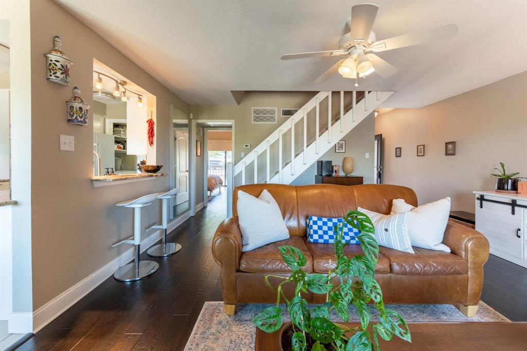 812 Signal Ridge Place Rockwall, TX 75032 - Photo 14 of 29 a living room with furniture and a chandelier