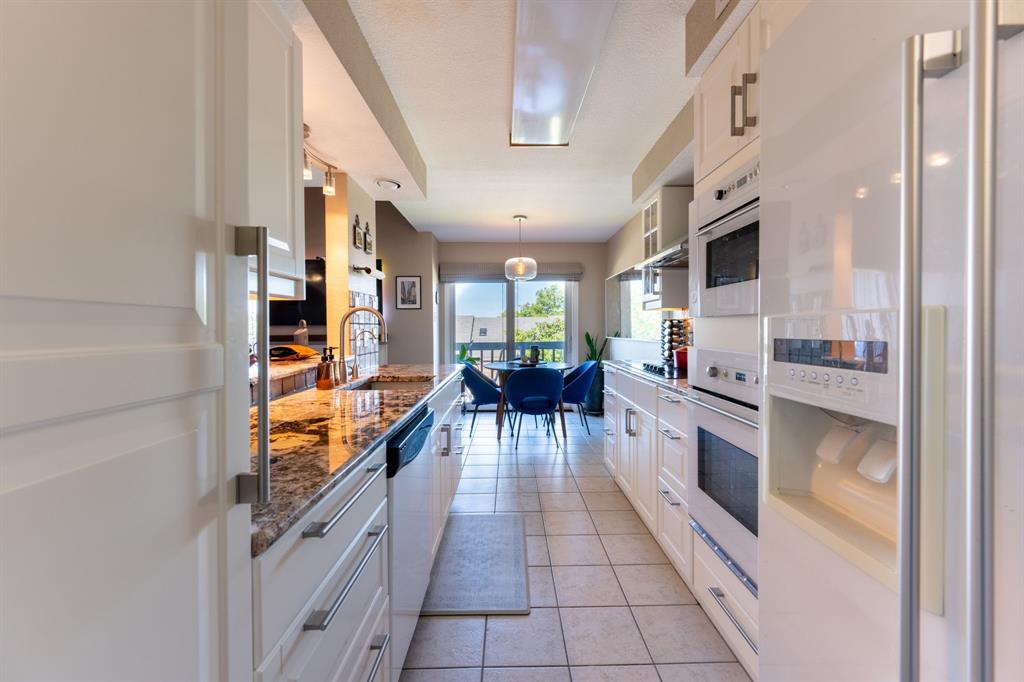 812 Signal Ridge Place Rockwall, TX 75032 - Photo 16 of 29 a kitchen with granite countertop lots of counter top space