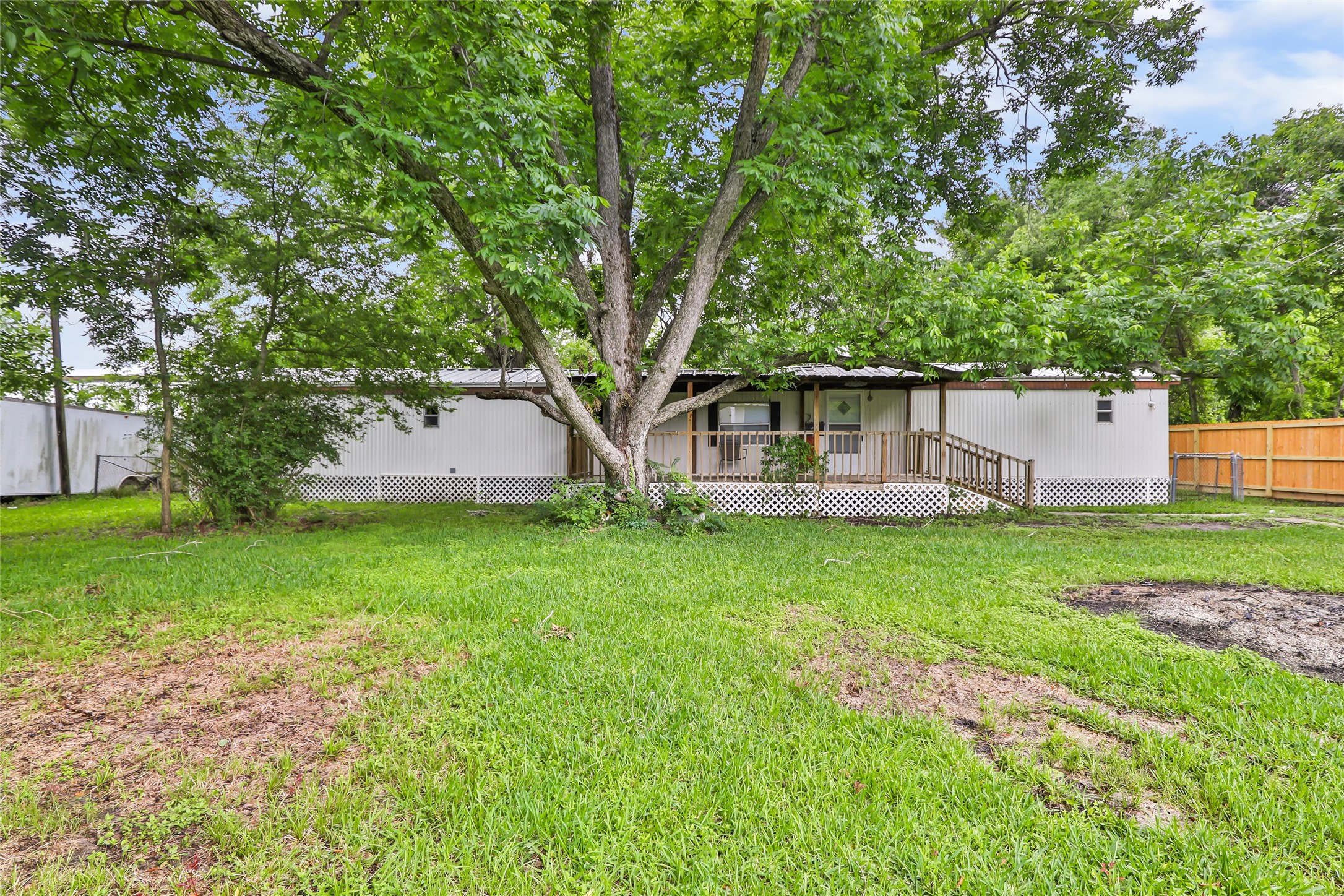 204 1/2 Kerry Road Highlands, TX 77562 - Photo 2 of 21