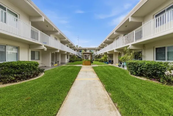 $1,575 | 6700 1st Avenue South, Unit 211, St. Petersburg, FL 33707