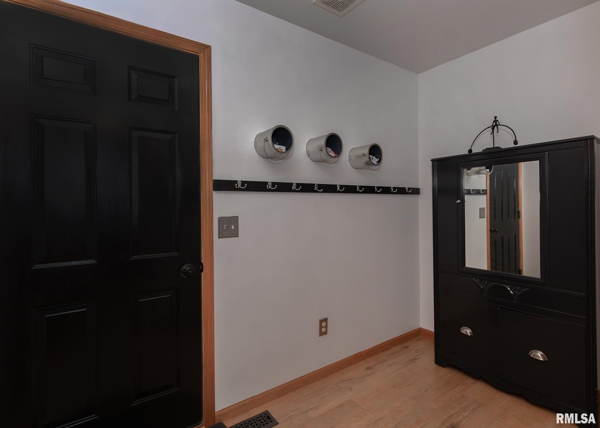 2097 Ashford Road Bettendorf, IA 52722 - Photo 12 of 26 Gallery Image 12