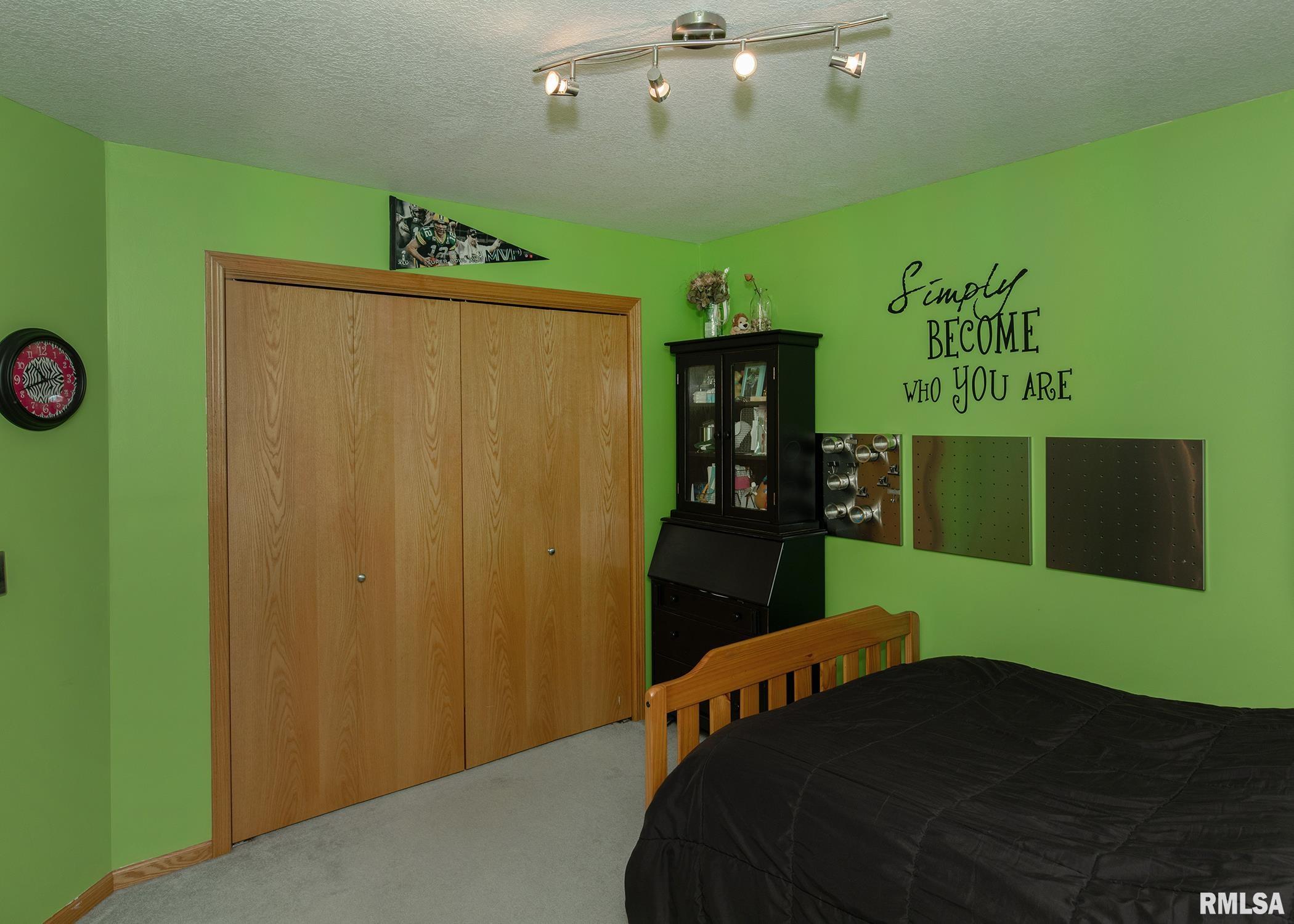 2097 Ashford Road Bettendorf, IA 52722 - Photo 20 of 26 Gallery Image 20