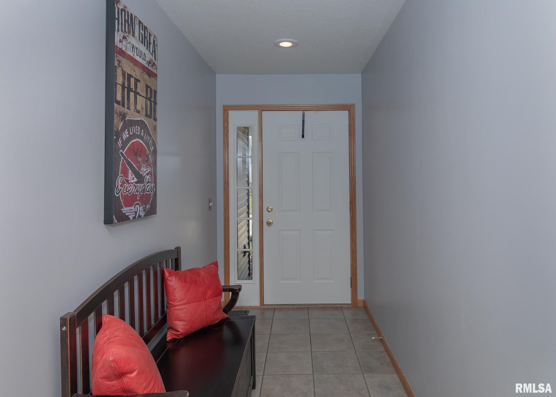 2097 Ashford Road Bettendorf, IA 52722 - Photo 3 of 26 Gallery Image 3