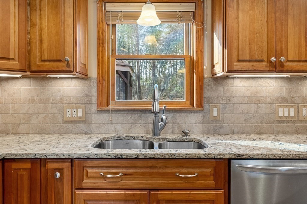29 Bumpy Lane Methuen, MA 01844 - Photo 12 of 39 Gallery Image 12