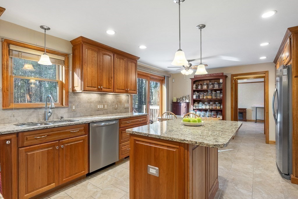 29 Bumpy Lane Methuen, MA 01844 - Photo 9 of 39 Gallery Image 9