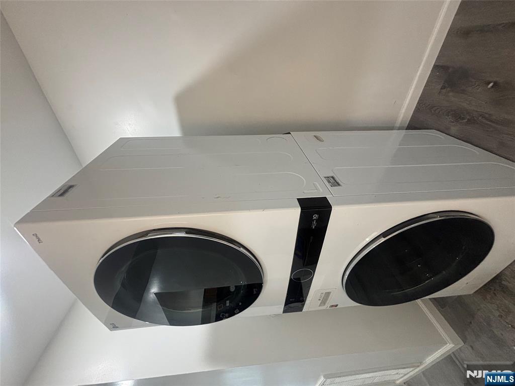 48 1/2 3rd Street Newark, NJ 07107 - Photo 6 of 20 a utility room with dryer and washer