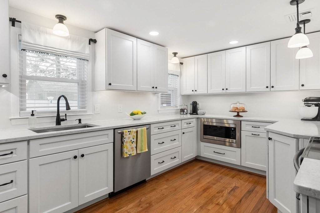 10 Richards Road Reading, MA 01867 - Photo 8 of 30 Gallery Image 8