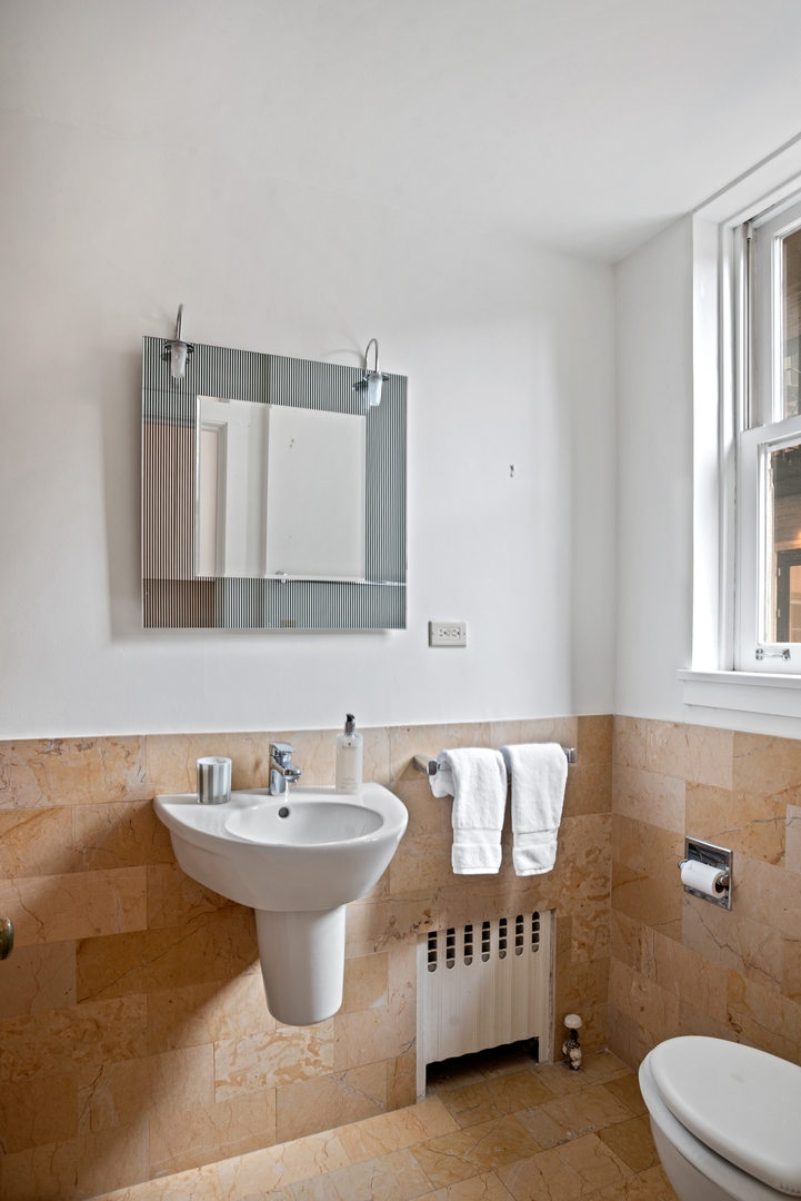 2440 North Lakeview Avenue, Unit 2B Chicago, IL 60614 - Photo 18 of 25