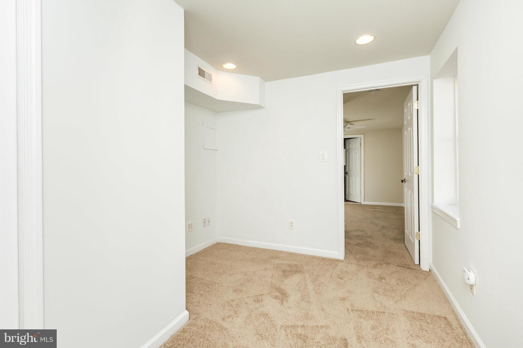718 South Port Street Baltimore, MD 21224 - Photo 16 of 25 Office Nook