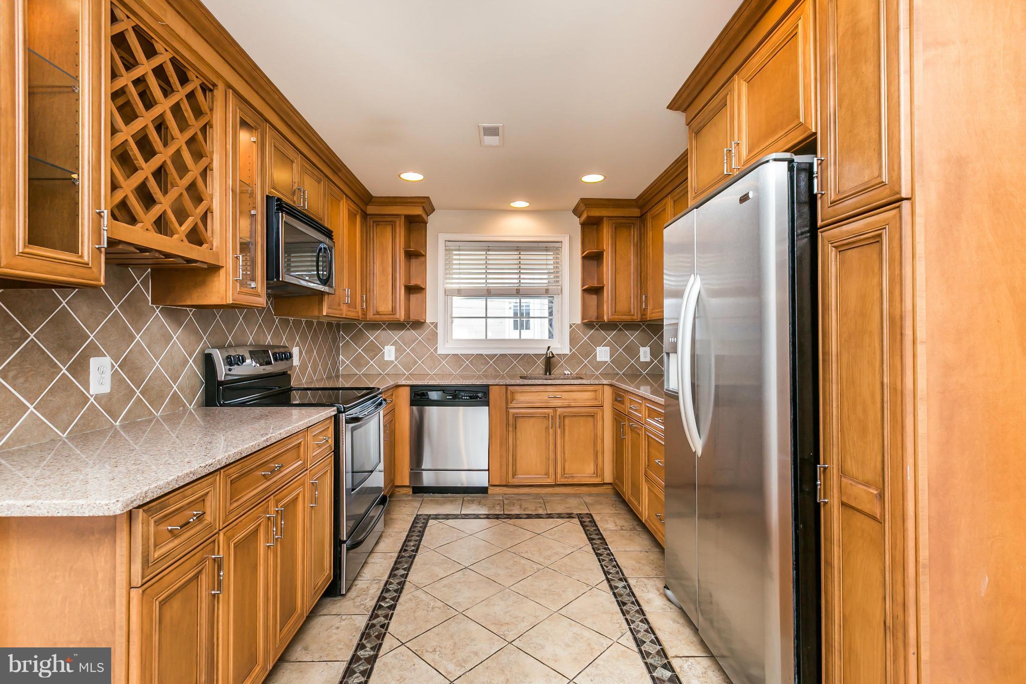 718 South Port Street Baltimore, MD 21224 - Photo 9 of 25 Kitchen
