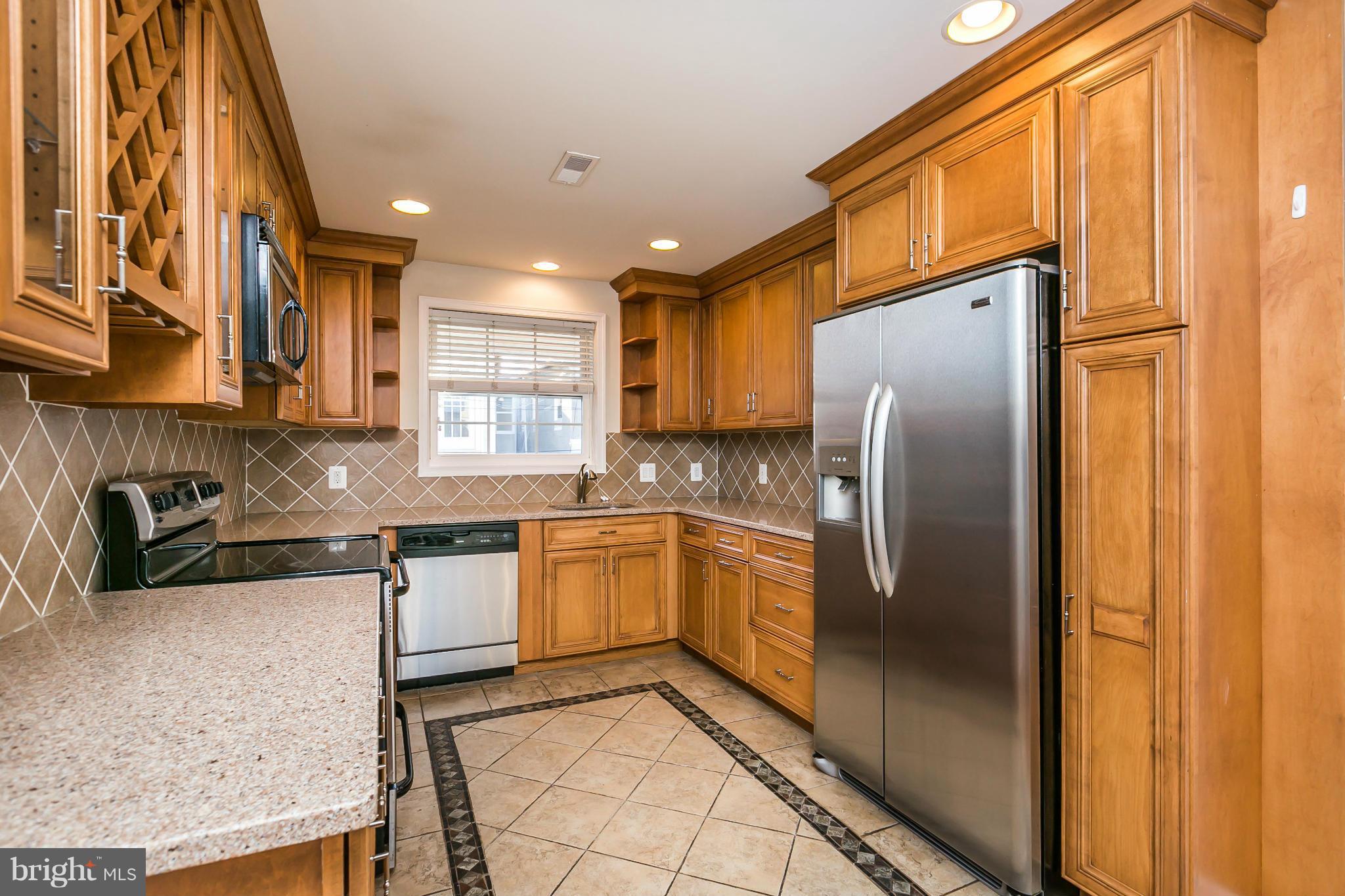718 South Port Street Baltimore, MD 21224 - Photo 10 of 25 Kitchen