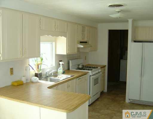 27 Emerson Road, Unit 27 North Brunswick, NJ 08902 - Photo 4 of 5 Gallery Image 4